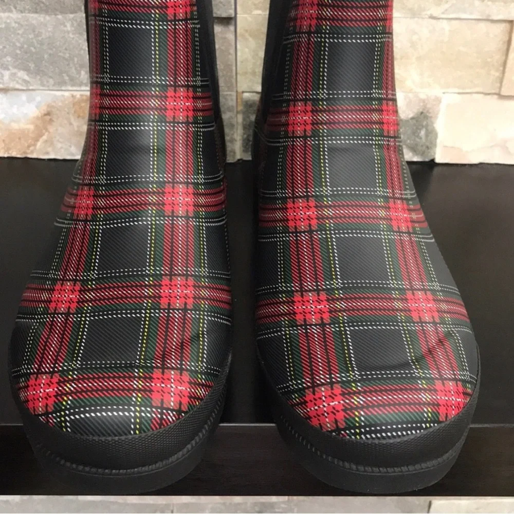 Tretorn Chelsea Rain Boots in Black & Red Plaid size 8 Warm Winter Fur Lined